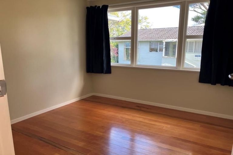 Photo of property in 42 Valley View Road, Glenfield, Auckland, 0629