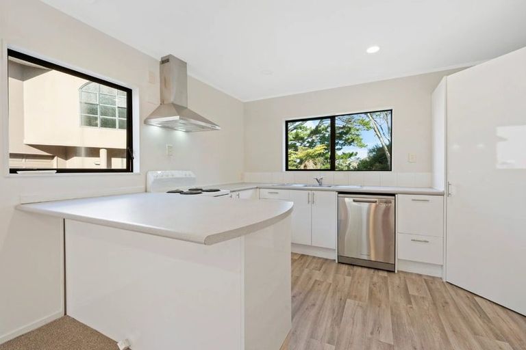 Photo of property in 1/58 James Evans Drive, Northcote, Auckland, 0627