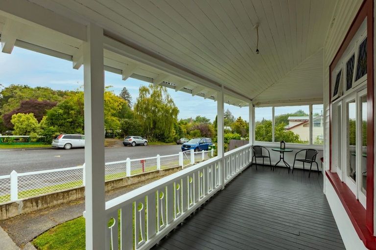 Photo of property in 2 Matthew Street, Waipawa, 4210