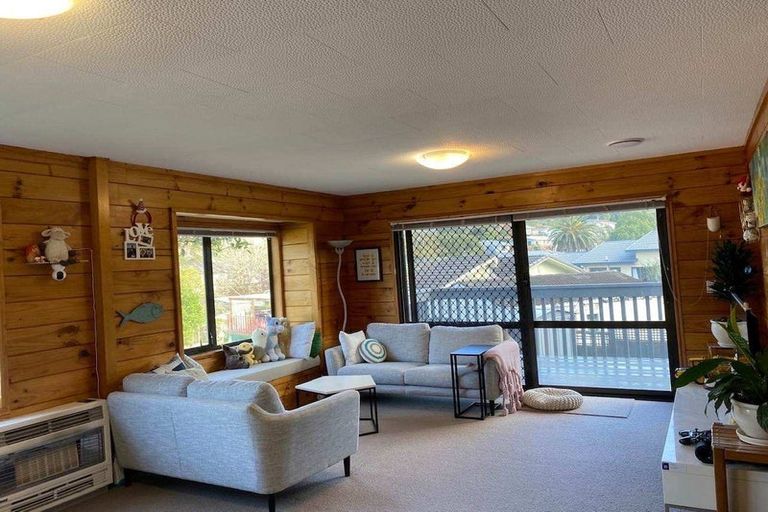 Photo of property in 11 Heather Place, Sunnynook, Auckland, 0620