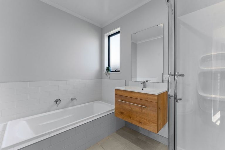 Photo of property in 24 Ahunga Road, Karaka, Papakura, 2113