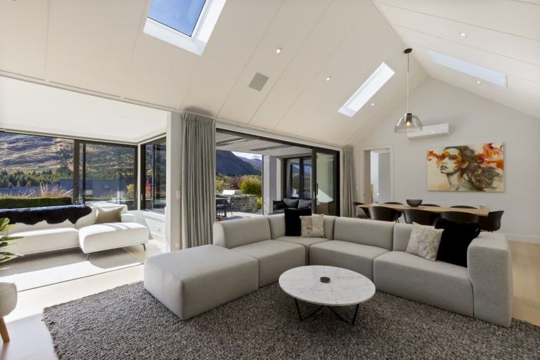 Photo of property in 2 Owen Marshall Lane, Arrowtown, 9371