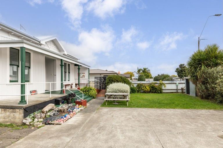 Photo of property in 1117 Karamu Road North, Mayfair, Hastings, 4122