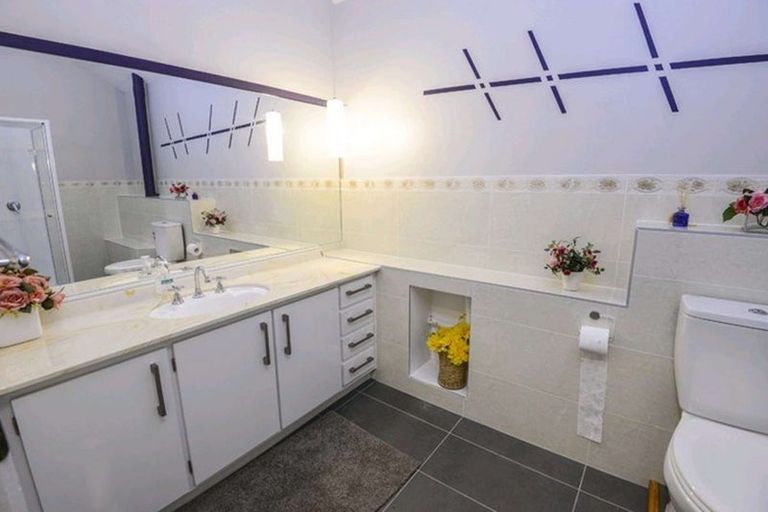 Photo of property in 29 Cairngorm Place, Highland Park, Auckland, 2010
