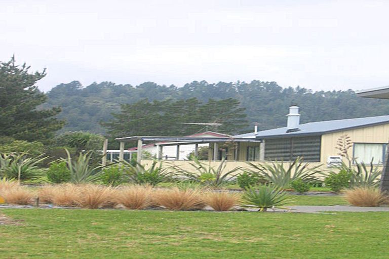 Photo of property in 111 Titoki Place, Matarangi, Whitianga, 3592