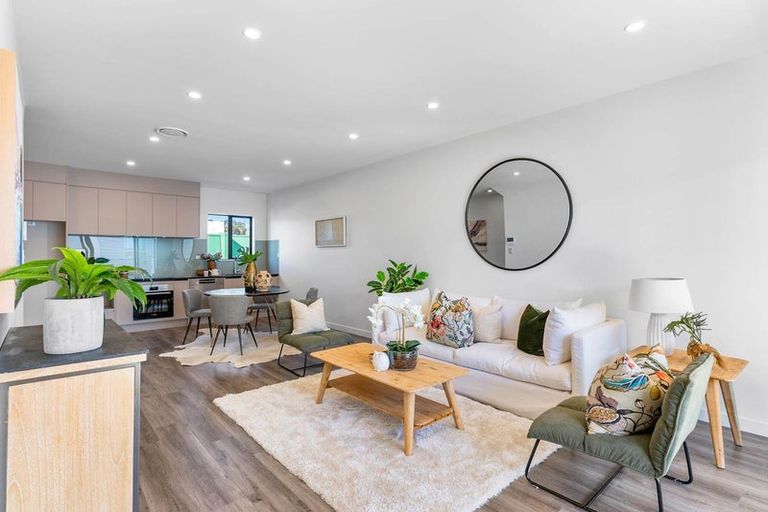 Photo of property in 121c Sycamore Drive, Sunnynook, Auckland, 0620