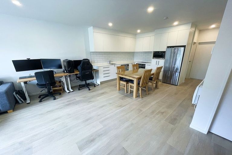 Photo of property in 25 Potter Avenue, Northcote, Auckland, 0627