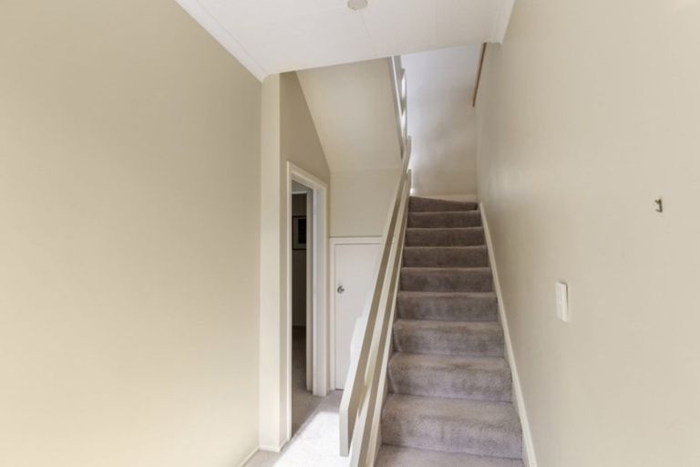 Photo of property in 100 Creswick Terrace, Northland, Wellington, 6012