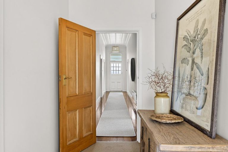 Photo of property in 9 Cobden Crescent, Bluff Hill, Napier, 4110