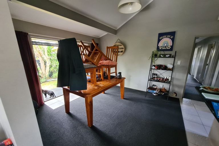 Photo of property in 17 Kentucky Crescent, Nawton, Hamilton, 3200