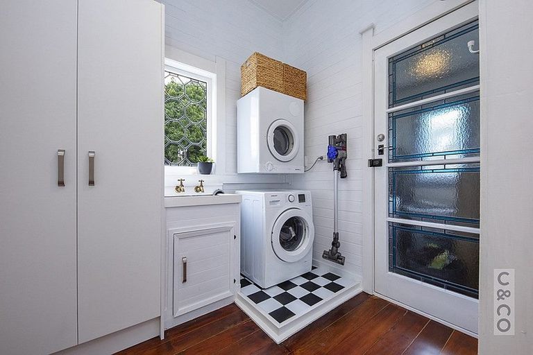 Photo of property in 30-32 Great North Road, Riverhead, 0820