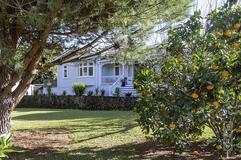 Photo of property in 30-32 Great North Road, Riverhead, 0820