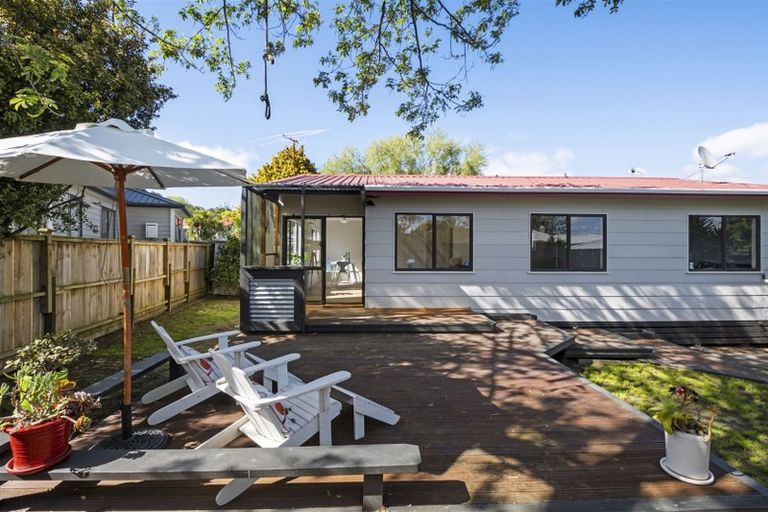 Photo of property in 1/28 Powrie Street, Glenfield, Auckland, 0629