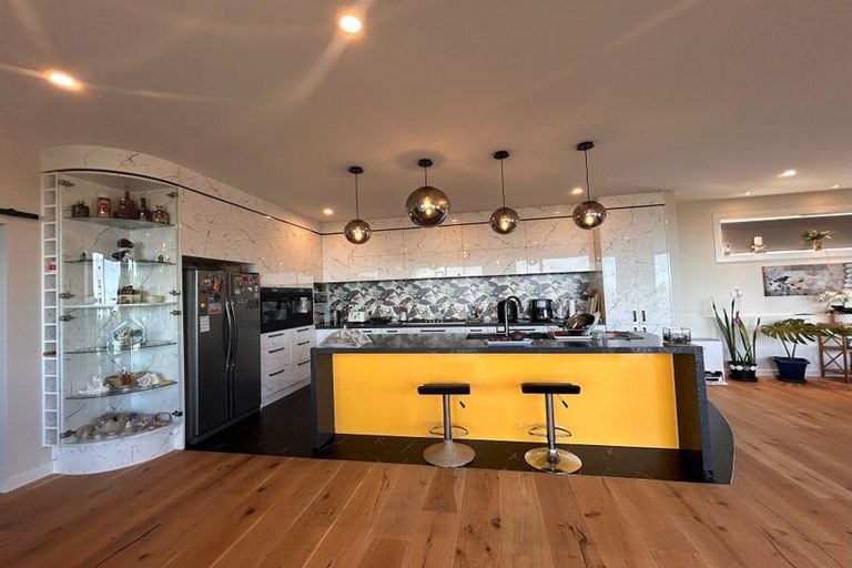 Photo of property in 645-649 South Titirangi Road, Titirangi, Auckland, 0604