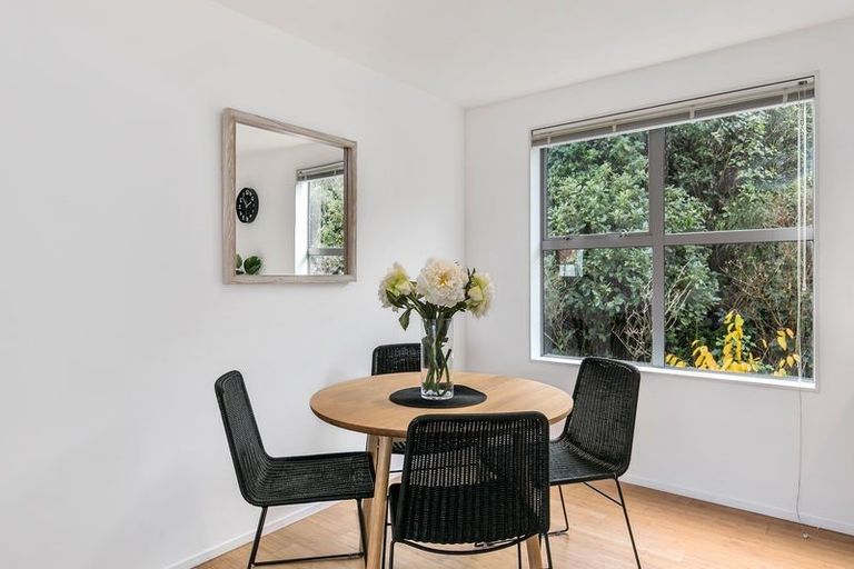 Photo of property in 56 Saddleback Grove, Karori, Wellington, 6012