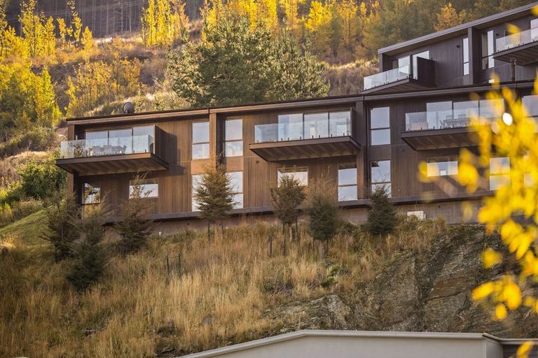 Photo of property in 11 Highlands Close, Queenstown, 9300