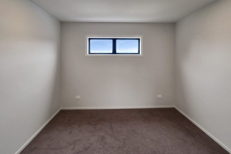 Photo of property in 137 Whites Line East, Waiwhetu, Lower Hutt, 5010