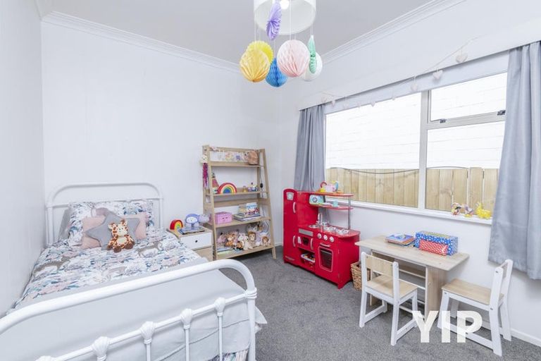 Photo of property in 20 Horokiwi Road West, Newlands, Wellington, 6037
