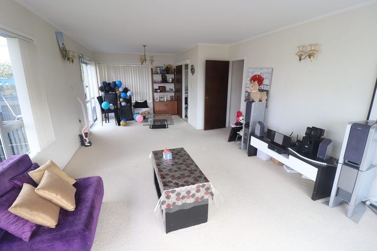 Photo of property in 1/37 Shanaway Rise, Hillcrest, Auckland, 0627