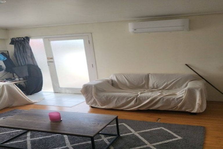 Photo of property in 2/8 James Road, Manurewa, Auckland, 2102