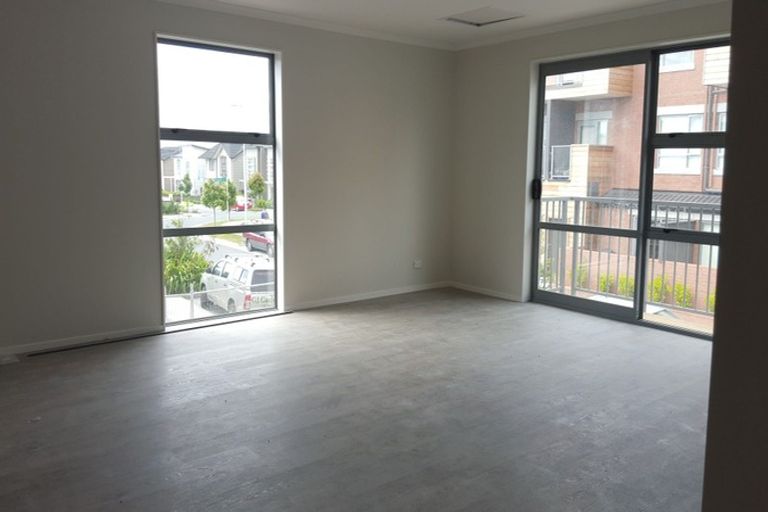Photo of property in 19 Hauraki Crescent, Pinehill, Auckland, 0632