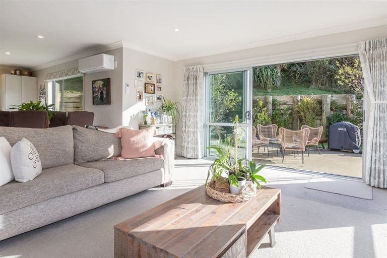 Photo of property in 14 Moonraker Place, Whitby, Porirua, 5024