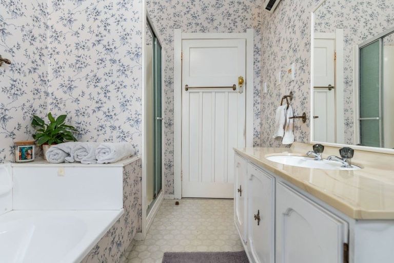 Photo of property in 6 Ross Street, Marton, 4710