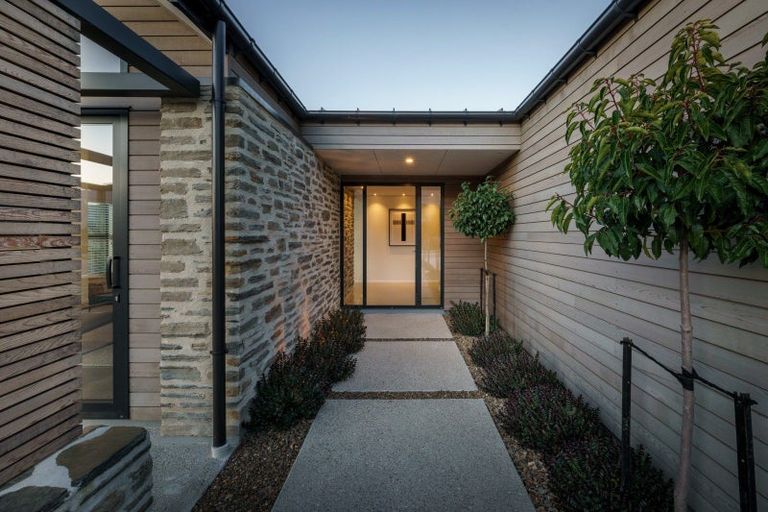 Photo of property in 11 Deans Drive, Wanaka, 9305