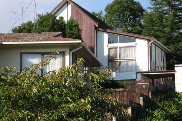 Photo of property in 2/16 Sandiacre Way, Browns Bay, Auckland, 0630
