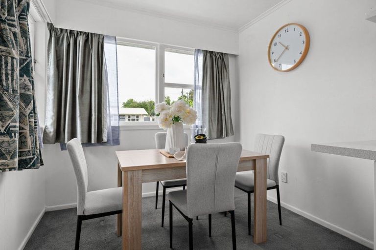 Photo of property in 16 Manapouri Place, Glenview, Hamilton, 3206
