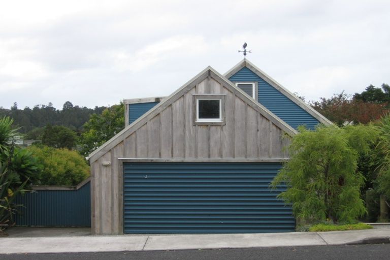 Photo of property in 36 Beach Haven Road, Beach Haven, Auckland, 0626