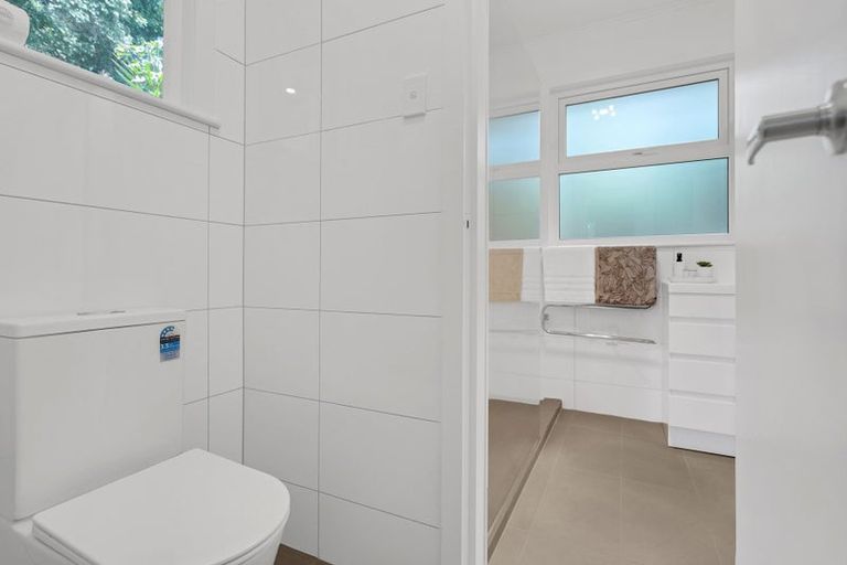 Photo of property in 2 Fairmount Road, Titirangi, Auckland, 0604