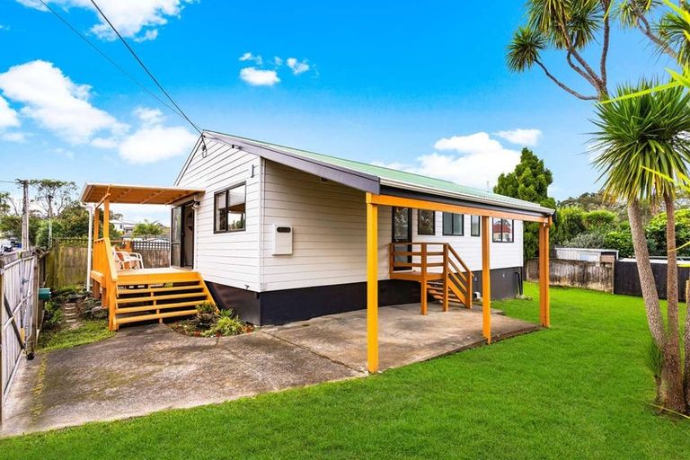 Photo of property in 42 Stottholm Road, Titirangi, Auckland, 0604