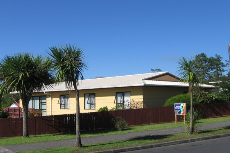 Photo of property in 3 Meadowvale Rise, Titirangi, Auckland, 0604