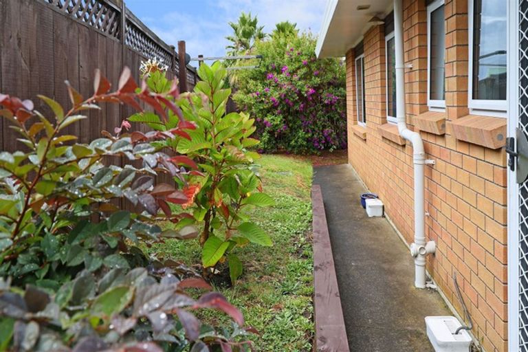 Photo of property in 2/100 Rhinevale Close, Henderson, Auckland, 0612