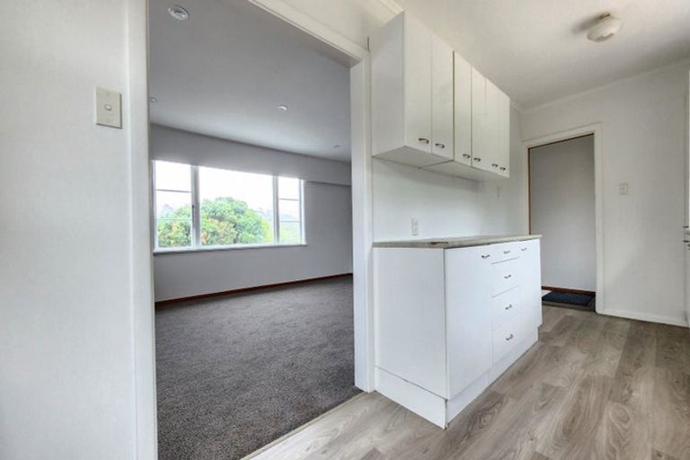 Photo of property in 8 Spenmoor Street, Newlands, Wellington, 6037