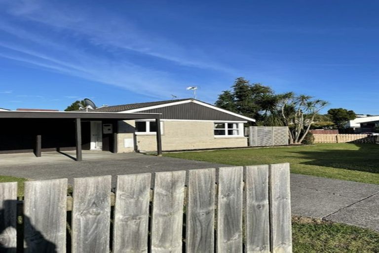 Photo of property in 1/8 Waikaremoana Place, Pakuranga Heights, Auckland, 2010