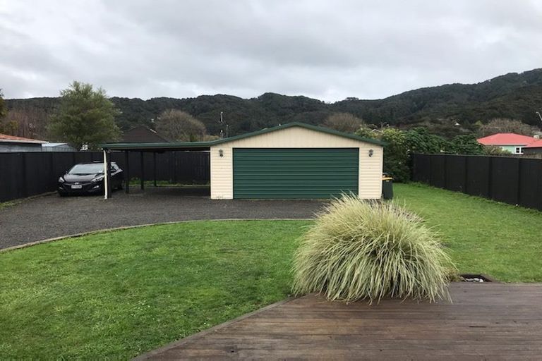 Photo of property in 36 Hinau Grove, Wainuiomata, Lower Hutt, 5014