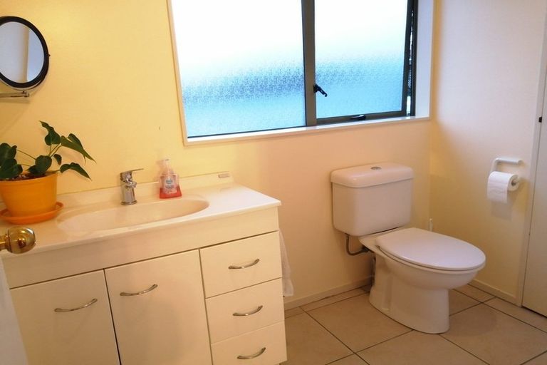 Photo of property in 14 Bedford Street, Te Atatu South, Auckland, 0610