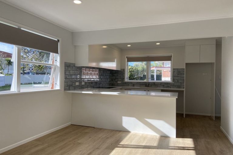 Photo of property in 1 Marcel Place, Glenfield, Auckland, 0629