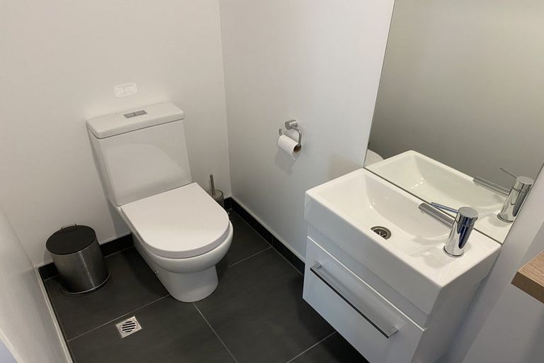 Photo of property in 11/104 Maupuia Road, Maupuia, Wellington, 6022