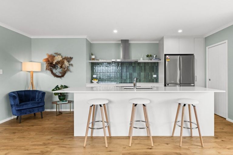 Photo of property in 11 Tutira Place, Poraiti, 4112