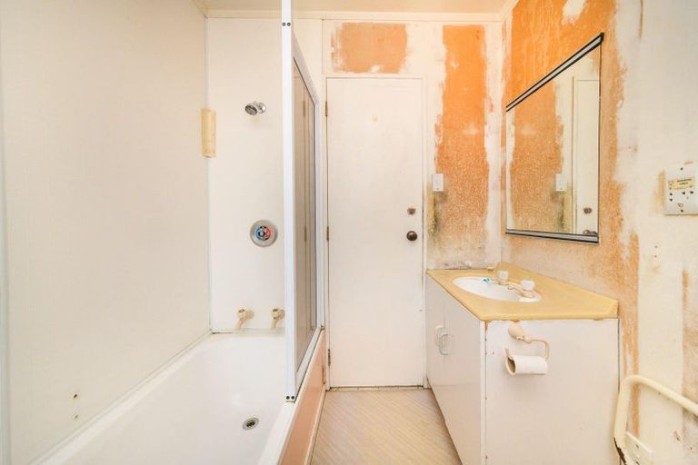 Photo of property in 2 Tiller Close, Kelvin Grove, Palmerston North, 4414