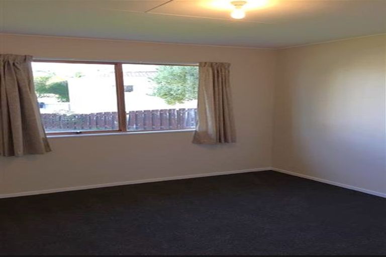 Photo of property in 16 Jeffares Place, Taradale, Napier, 4112