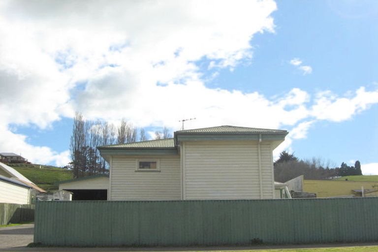 Photo of property in 4 Collins Street, Waipawa, 4210