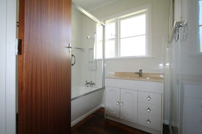 Photo of property in 49 Lyndfield Lane, Newlands, Wellington, 6037