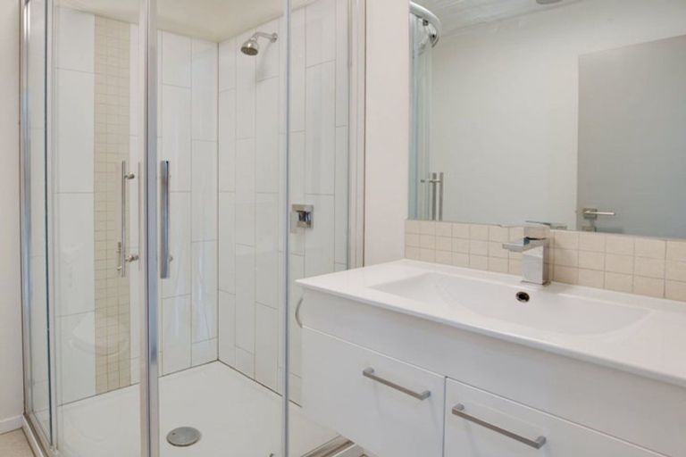 Photo of property in 33 Karo Drive, Te Aro, Wellington, 6011