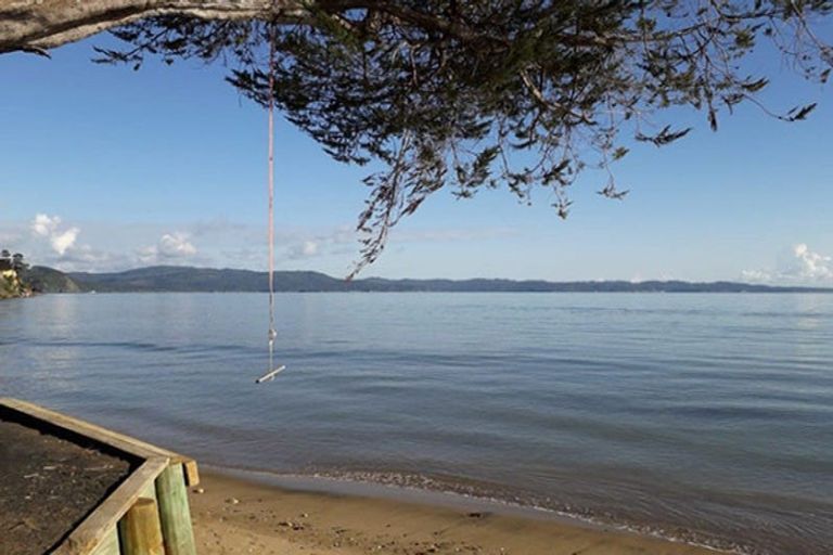 Photo of property in 10 Mackinnon Road, Manukau Heads, Waiuku, 2684