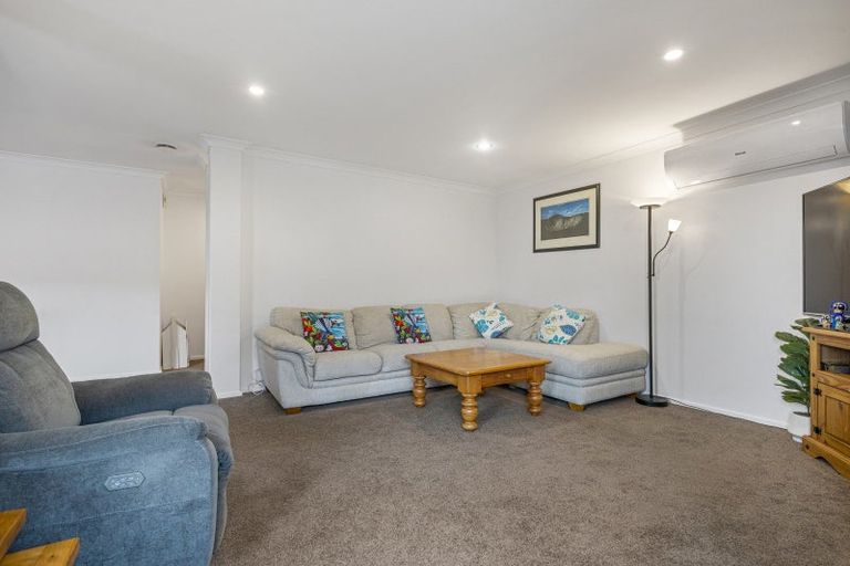 Photo of property in 33 Seabreeze Place, Papamoa Beach, Papamoa, 3118