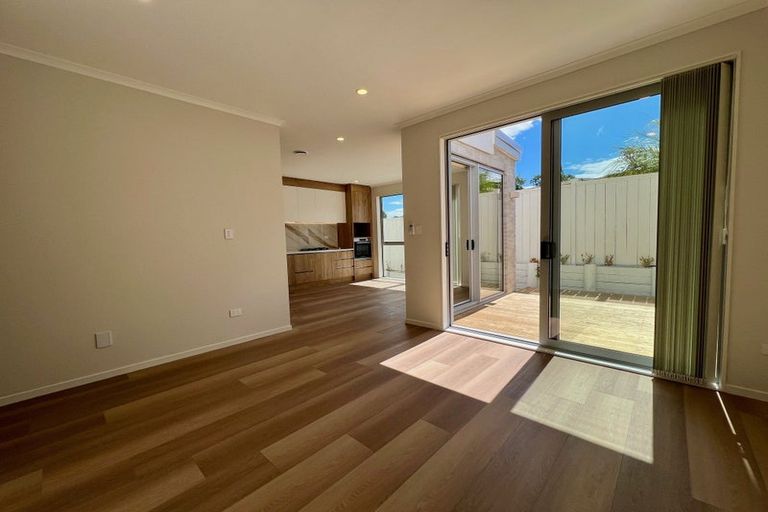 Photo of property in 109 Prince Regent Drive, Half Moon Bay, Auckland, 2012